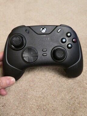 Razer Wolverine V2 Chroma Xbox Series X/S Controller With Razor Chroma